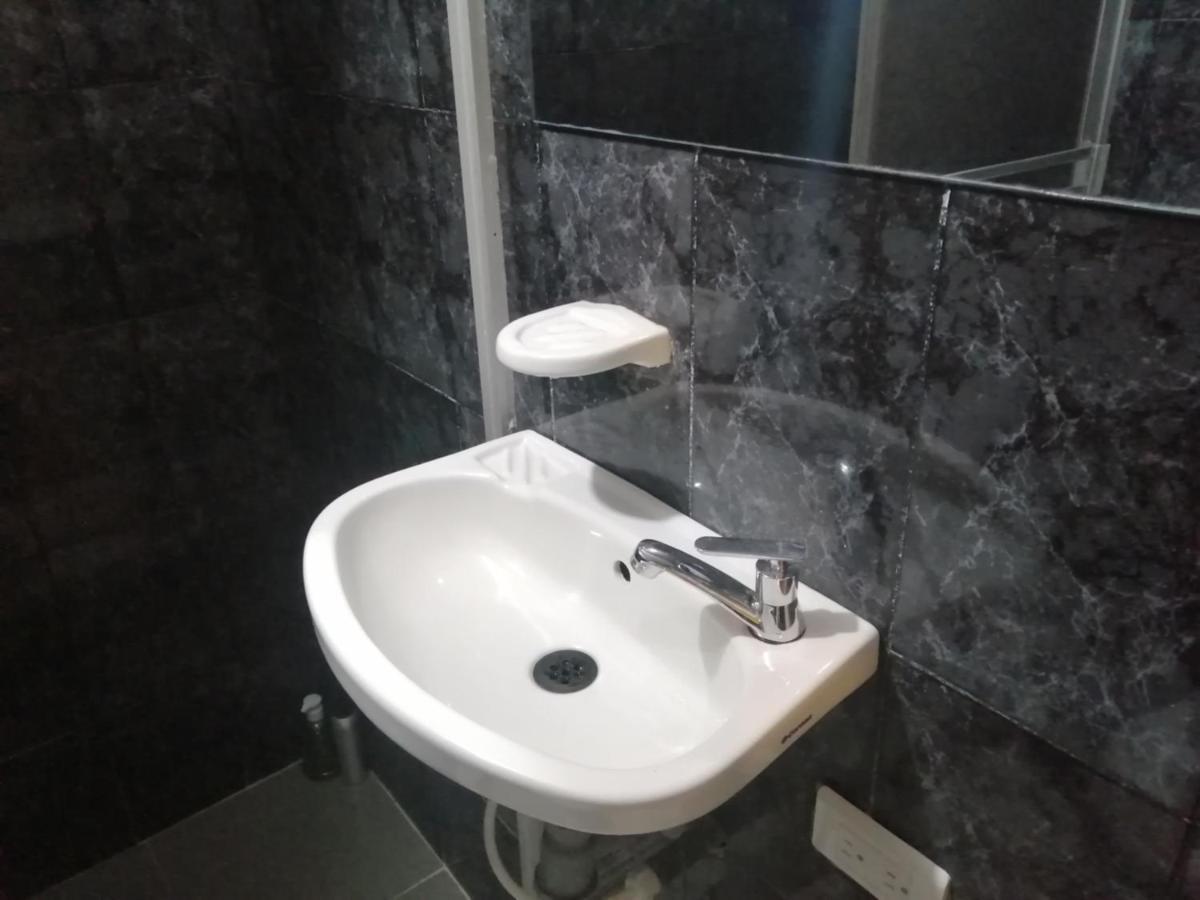 Habitacion Privada Cerca Al Aeropuerto Y Terminal Bogota Luaran gambar